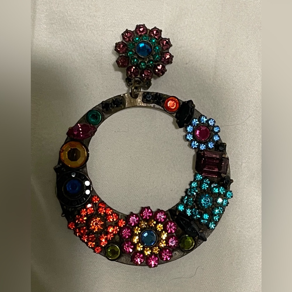 Sorrelli gorgeous clip hoop earring fancy and colorful